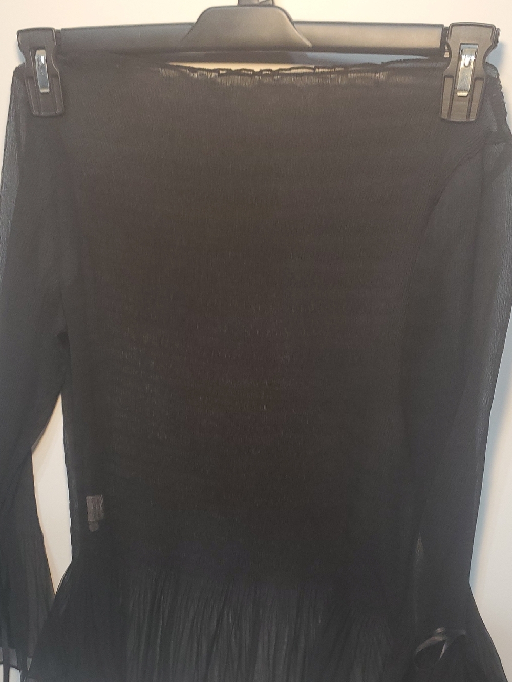 Teri Jon Cream and Black Branded Hang Tag